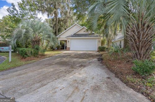 225 Oak Ridge Cir, Richmond Hill, GA 31324-5370