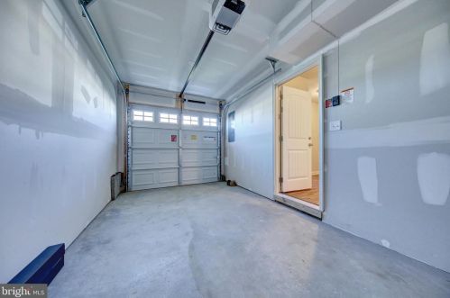 34 Overlook Dr, Hanover PA 17331-7923 exterior