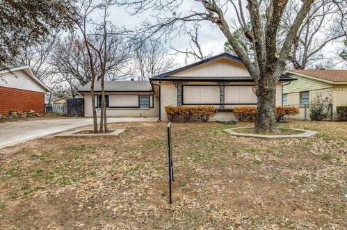 1612 Warren Ln, Fort Worth TX  76112-5723 exterior
