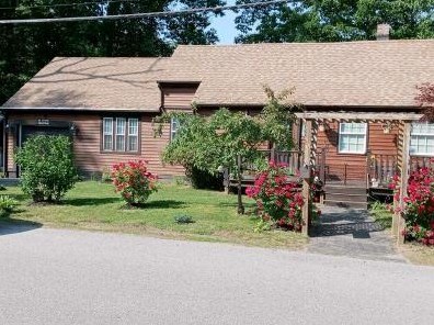 16 Waterman Lake Dr, Glocester, RI 02814-2315