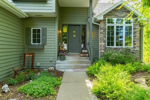 2517 Eyrie Dr, Saint Paul MN  55129-4211 exterior