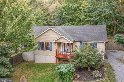 1396 Johnnycake Ln, Harpers Ferry, WV 25425-6182