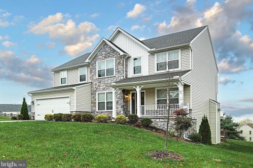 1009 Glen View Dr, York PA  17403-9680 exterior