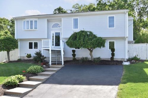13 Water View Ln, Providence, RI 02904-2939
