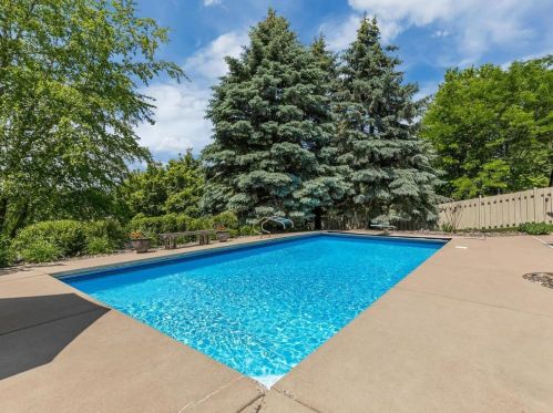 3817 Bridgewater Dr, Saint Paul MN  55123-2526 exterior