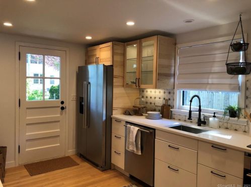 38 Baxter Dr, Norwalk, CT 06854-4716