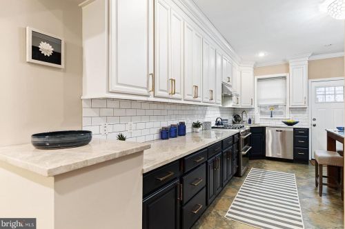 910 11th St, Philadelphia, PA 19123-1101