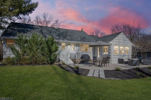 1826 Chapel Rd, Scotch Plains, NJ 07076-2903