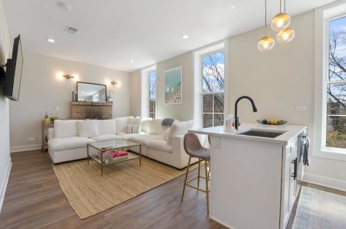 504 Wisconsin St, Chicago, IL 60614-5233