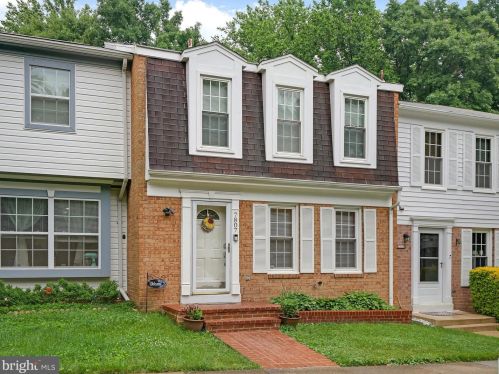 7807 Groveland Sq, Springfield, VA 22153-2218
