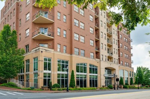 326 Roswell St, Marietta GA  30060-8222 exterior