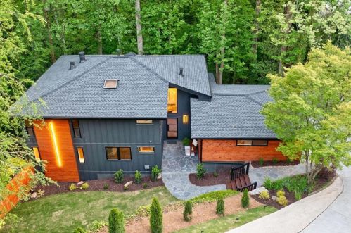 620 Colebrook Ct, Atlanta GA  30327-4710 exterior