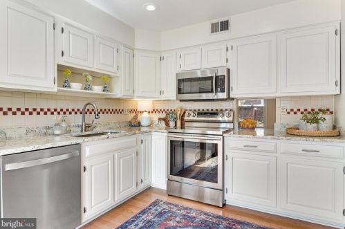 5940 Queenston St, Springfield VA  22152-1731 exterior