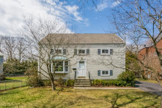 17 Amherst Rd, Riverside CT  06878-1501 exterior