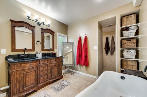 10914 Giddings Cir, Dallas TX  75238-2950 exterior