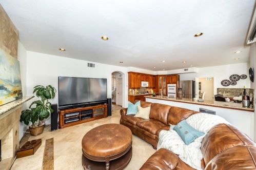 7551 Hollow Oak Rd, Anaheim CA  92808-1429 exterior