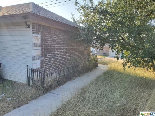 700 Avenue, Morgans Point, TX 76513-3983