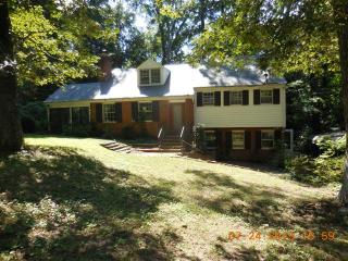 3920 Wakefield Rd, Richmond, VA 23235-1645