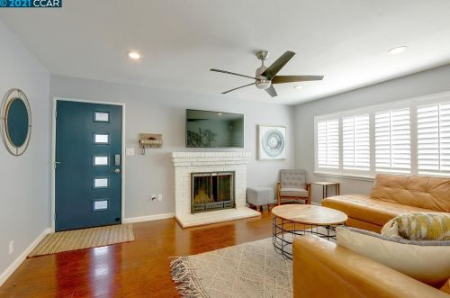 1307 Sunshine Dr, Concord CA  94520-4038 exterior