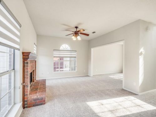 1420 Mapleview Dr, Carrollton TX 75007-6019 exterior