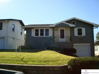 6221 Oak St, Omaha, NE 68106-2933