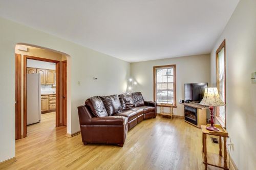 4214 Vernon Ave, Brookfield, IL 60513-2017