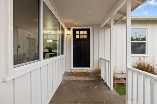 11609 Atkinson Ave, Hawthorne CA  90250-1827 exterior