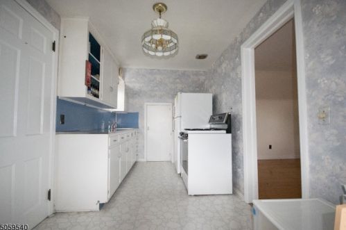 208 Totowa Rd, Paterson NJ 07512-2071 exterior