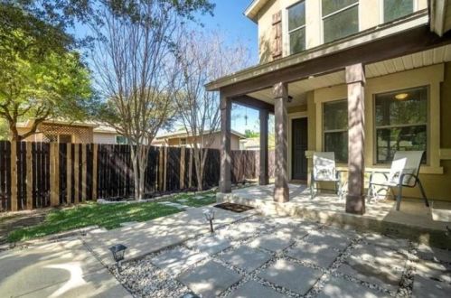 4515 Cottonwood St, Austin TX  78744-3100 exterior