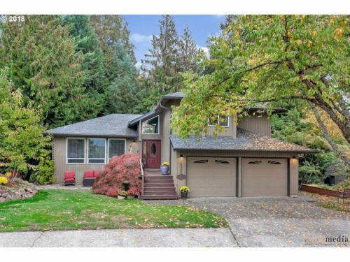 16400 Woodcrest Ave, Portland, OR 97224-5566
