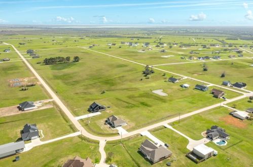 713 Longhorn Trl, Angleton TX 77515-9623 exterior