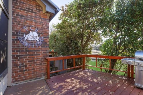 418 Santa Fe Trl, Irving TX  75063-4810 exterior