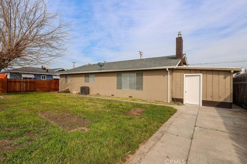 1220 Minaret Ave, Turlock CA  95380-5528 exterior