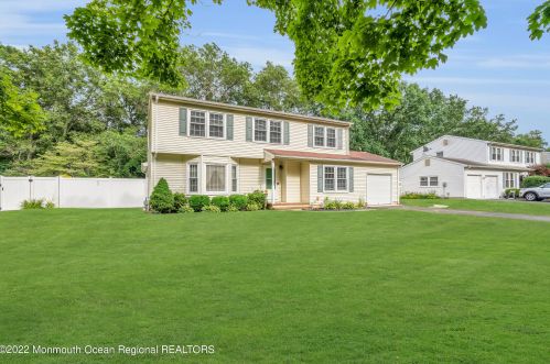 220 Brandon Rd, Lakehurst, NJ 08759-6245