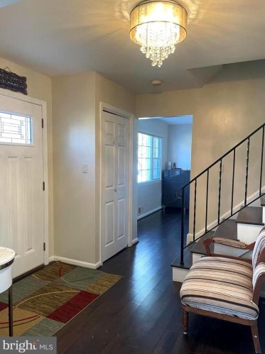 6919 Conservation Dr, Springfield VA  22153-1012 exterior