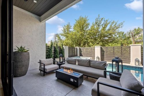 2206 Boll St, Dallas TX  75204-2694 exterior