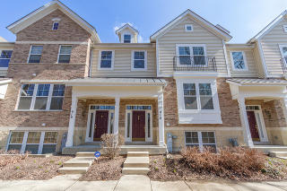 916 Tuscany Dr, Streamwood, IL 60107-4528