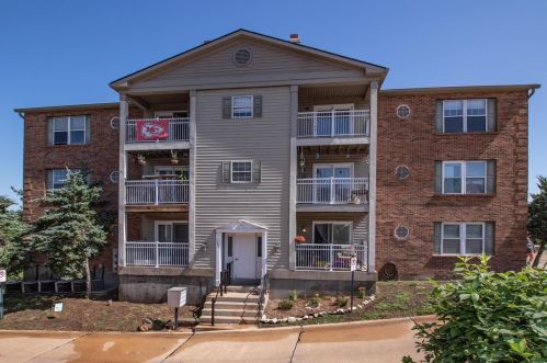 122 Samarra Estates Dr, Fenton, MO 63026-6594