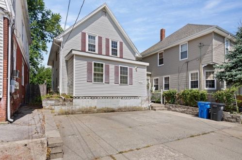 243 Bay View Ave, Providence, RI 02905-4103
