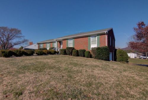 722 Dillon Dr, Vinton, VA 24179-2820