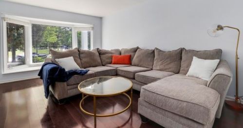 2834 Lexington Ln, Highland Park, IL 60035-1026