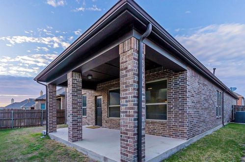 8324 Snow Goose Way, Fort Worth TX  76118-2001 exterior