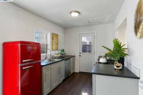 1570 Plz Dr, San Leandro CA 94578-1968 exterior