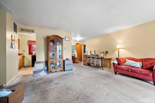 42 Briarcliff Rd, Boulder Hill, IL 60538-1925