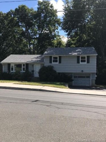 282 Pearl Lake Rd, Waterbury, CT 06706-2526