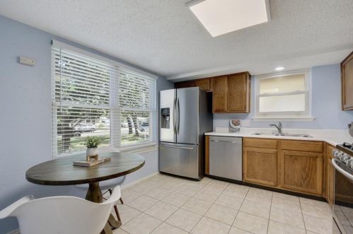 4009 Alexandria Dr, Austin, TX 78749-3936