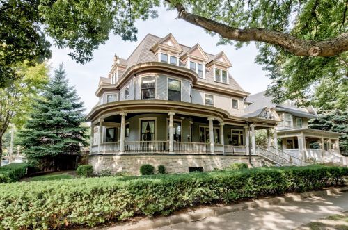 139 Grove Ave, Oak Park, IL 60302-2805