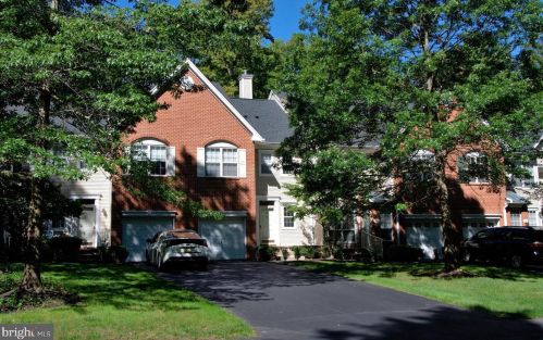 8 Burr Dr, Princeton NJ  08540-1950 exterior