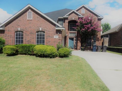 5020 Skymeadow Dr, Fort Worth TX  76135-1816 exterior
