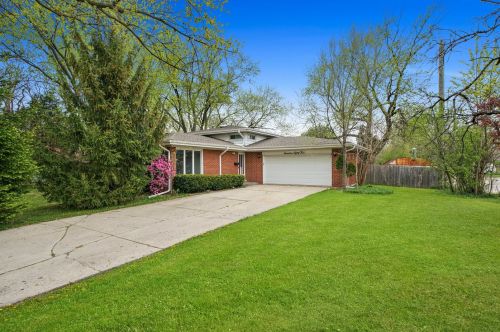1784 Whitcomb Ave, Des Plaines IL  60018-1626 exterior
